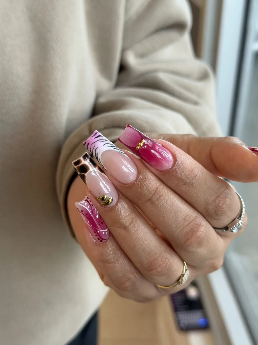 Long Apres nail set with nail art